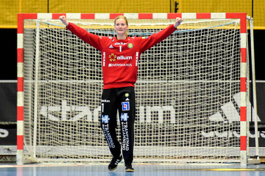 Sävehofs målvakt Johanna Bundsen jublar