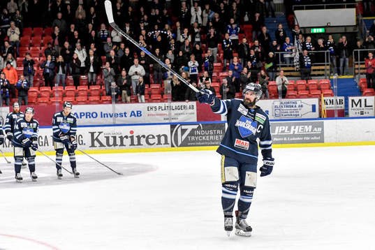 Karlskogas Daniel Wessner tackar publiken