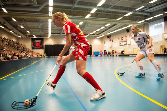 Pixbos Alicia Fylke och Rönnbys Julia Johansson