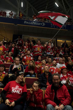 Moras supporters i ishockeymatchen i direktkvalet till SHL