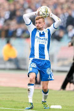 IFK Göteborgs Sebastian Eriksson kastar ett inkast