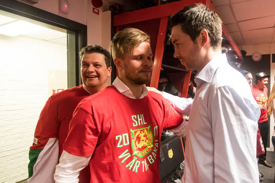 Moras Jacob Nilsson och tränare Jeremy Colliton
