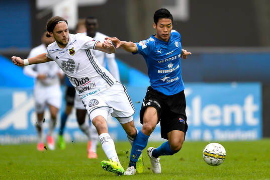 Östersunds Tom Pettersson och Halmstads Kosuke Kinoshita