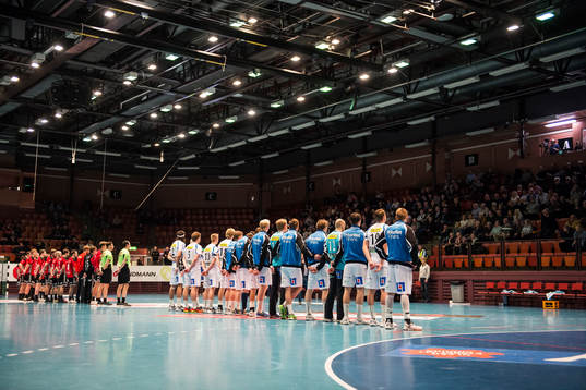 Guif och Redbergslid står uppställda