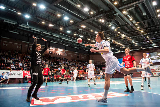Guifs målbakt Adam Krantz och Redbergslids Emil Mellegård