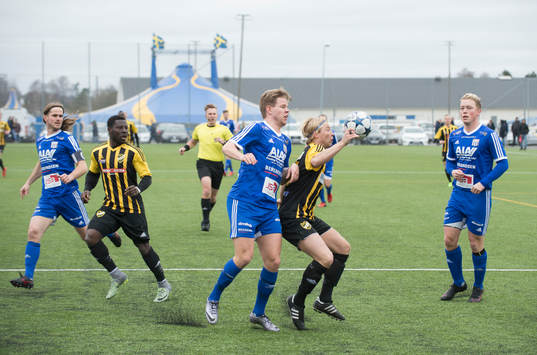 IFK Hässleholms Gustaf Lindroth i matchen i division 2