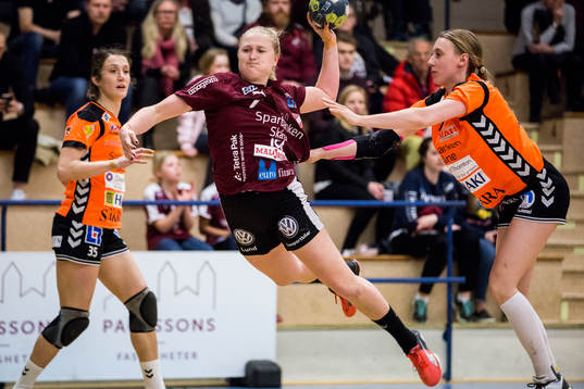 Lugis Hanna Blomstrand skjuter