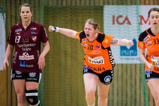Lugis Ebba Engdahl deppar och Kristianstads Linnea Jönsson