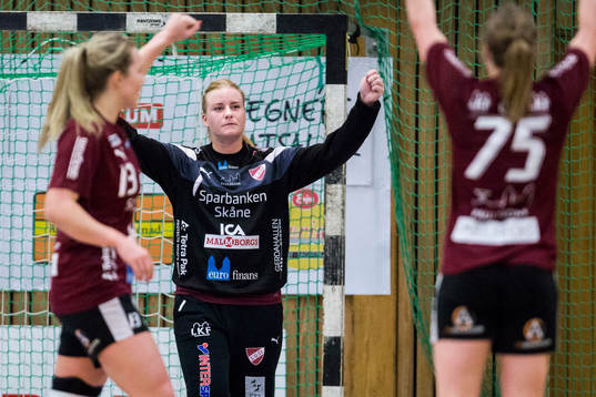Lugis målvakt Ida Nilsson jublar