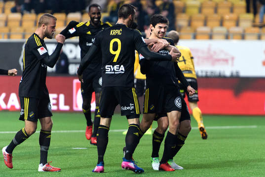 s Jesper Nyholm jublar