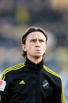 s Kristoffer Olsson vid lineup innan fotbollsmatchen i