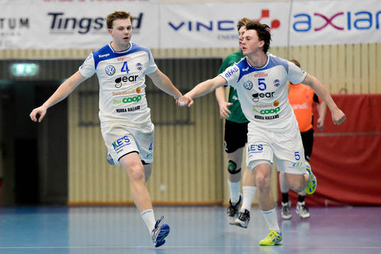 Aranäs Rasmus Thorbjörnsson och Philip Jonsson jublar