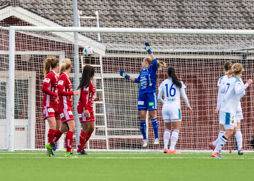 Piteås målvakt Hilda Carlén kan inte rädda Djurgårdens
