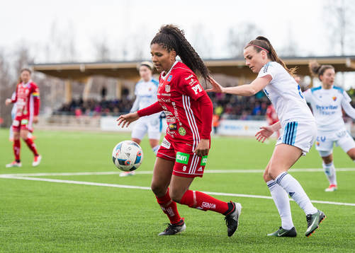 Piteås Madelen Janogy och Djurgårdens Hallbera Gisladottir