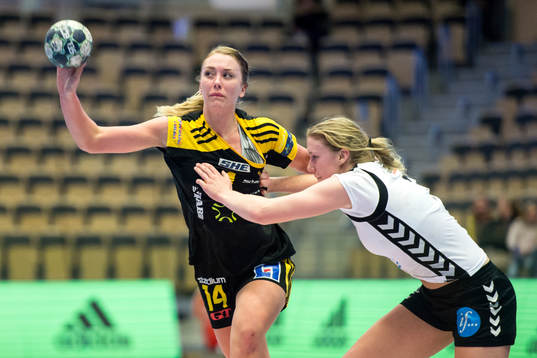 Sävehofs Linnea Pettersson och Heids Johanna Forsberg
