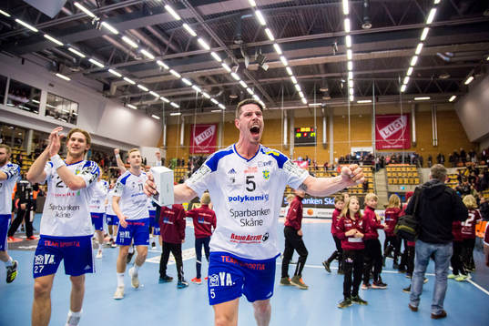 Ystads Kim Andersson jublar med lagkamrater