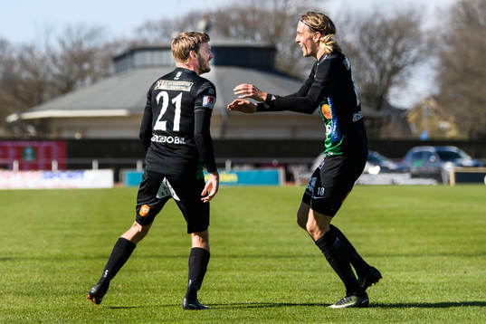 Varbergs Karl Söderström och Joakim Lindner jublar
