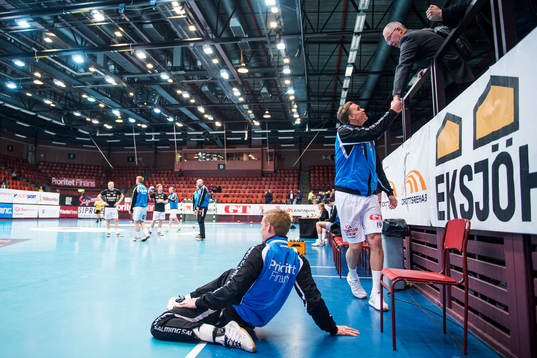 Redbergslids Emil Mellegård och Linus Arnesson värmer upp
