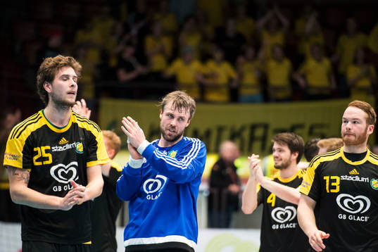 Sävehofs Olle Forsell-Schefvert, målvakt Per Sandström,
