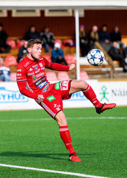 Piteås Anton Rosengren laddar för skott