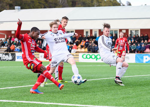 Piteås Moses Duckrell gör 1-0