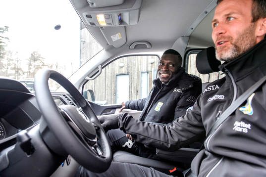 Frankie Boakye, assisterande tränare, och Hjalmar Jonsson,