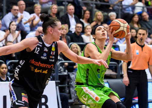 s+ Ilaria Zanoni tar skott