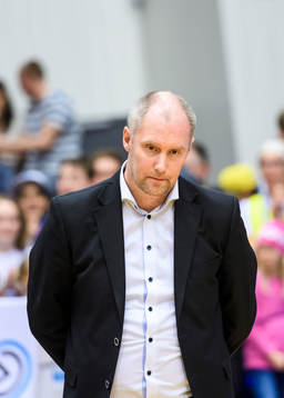 s Coach Mikael Blomqvist deppar