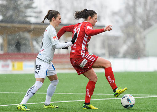 Kvarnsvedens Karin Winka och Piteås Hanna Pettersson