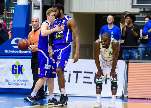 Luleås Adam Rönnqvist (v) jublar