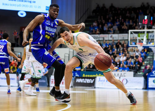 Luleås Yannick Anzuluni och Södertäljes Toni Bizaca