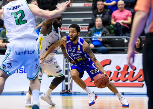 Luleås Brandon Rozzell med bollen