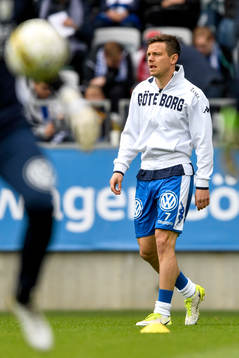 IFK Göteborgs Mads Albaek värmer upp