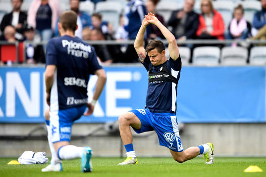 IFK Göteborgs Mads Albaek värmer upp