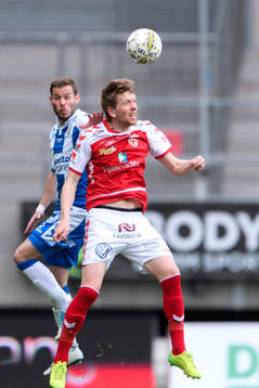 IFK Göteborgs Emil Salomonsson i nickduell med Kalmars