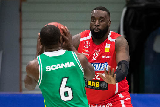 Södertäljes Thomas Massamba och Lazar Radosavljevic
