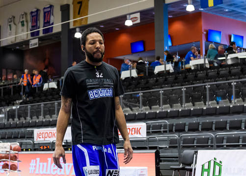 Luleås Brandon Rozzell värmer upp