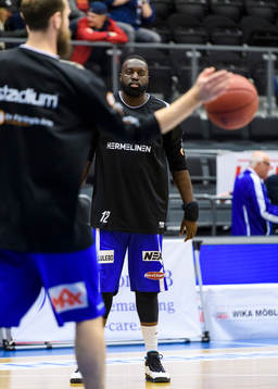 Luleås Brice Massamba värmer upp