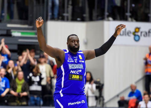 Luleås Brice Massamba jublar