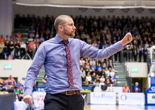 Luleås tränare Peter Öqvist jublar