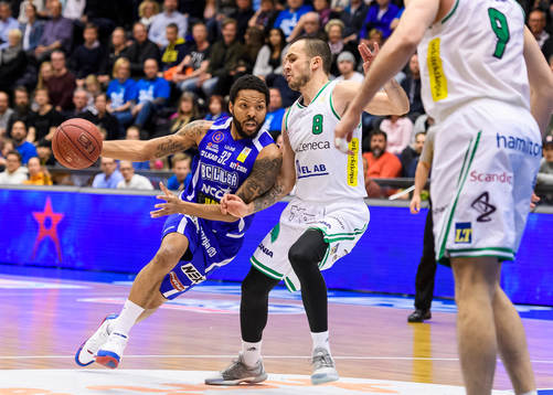 Luleås Brandon Rozzell och Södertäljes Davis Lejasmeiers