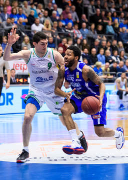 Södertäljes Toni Bizaca och Luleås Brandon Rozzell