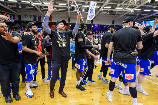 Luleås tränare Peter Öqvist jublar