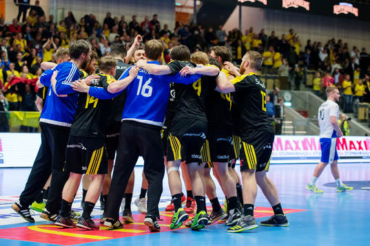 Sävehofs spelare jublar på slutsignal i semifinal 2 i