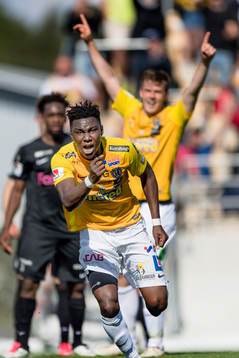Falkenbergs Dominic Chatto jublar