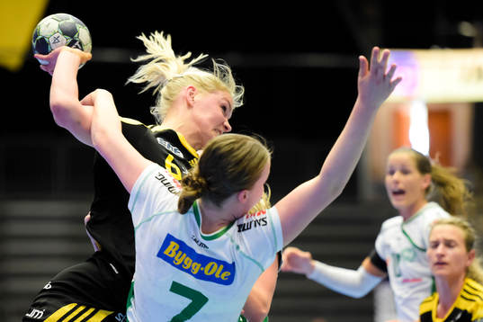 Sävehofs Ida Odén och Skurus Elin Hansson
