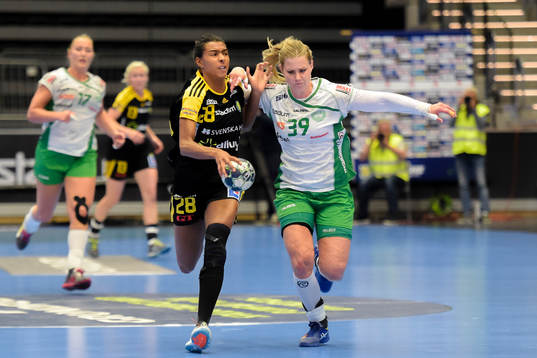 Sävehofs Jamina Roberts  och Skurus Angelica Wallén