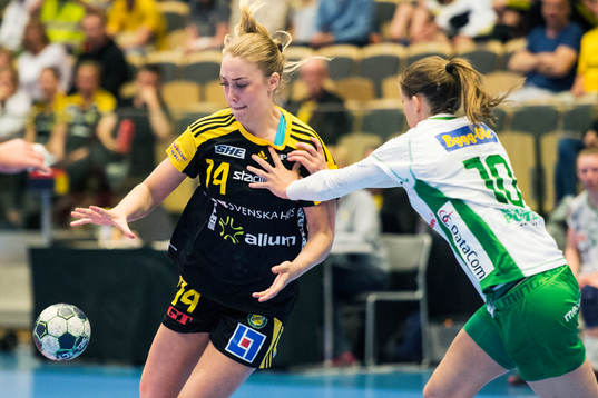 Sävehofs Linnea Pettersson och Skurus Jennie Linell