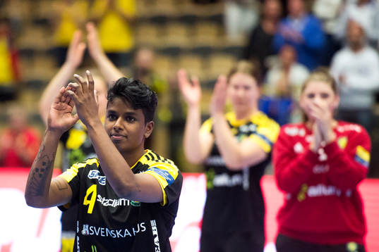Sävehofs Louise Sand tackas av