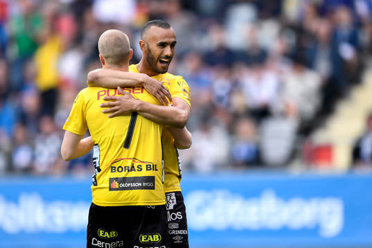 Elfsborgs Issam Jebali jublar med lagkamrater
